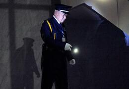 「二つの顔」使い分け守る　