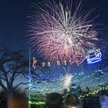 花火2500発とイルミ、冬の夜空を彩る 芳賀でフェスと花火大会