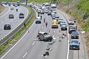 宇都宮の東北道で男性はねられ死亡　のり…